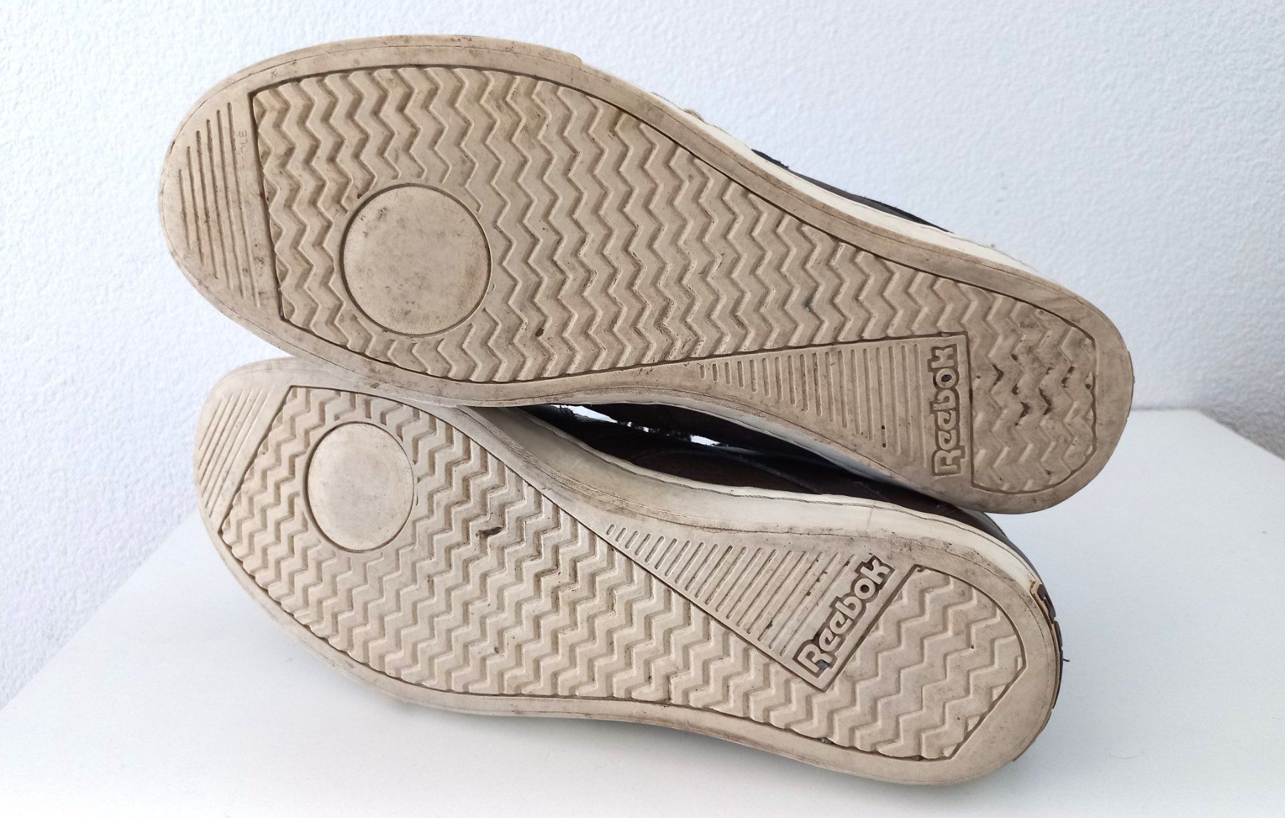 Reebok Scarpe da uomo: Reebok Herren Leder Sneacker Gr. 45 – Usato da Bévilard venduto da belkin 5
