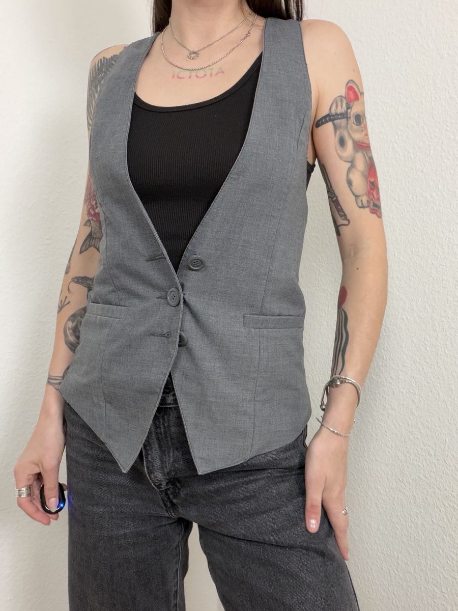Gilet & Giacche senza maniche: Women's Grey Vest Size 36  – Usato da Knonau venduto da Grapesvintage 3