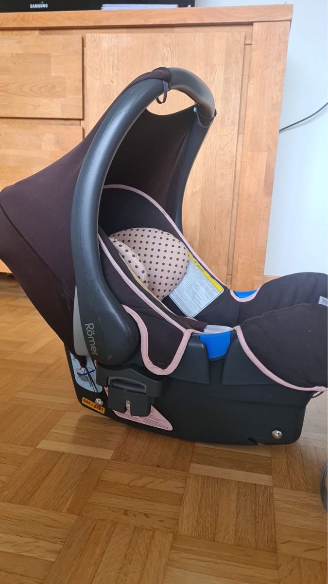 Britax Römer Seggiolini per auto: Britax Römer Babyschale – Usato da Selzach venduto da sem_j5lw