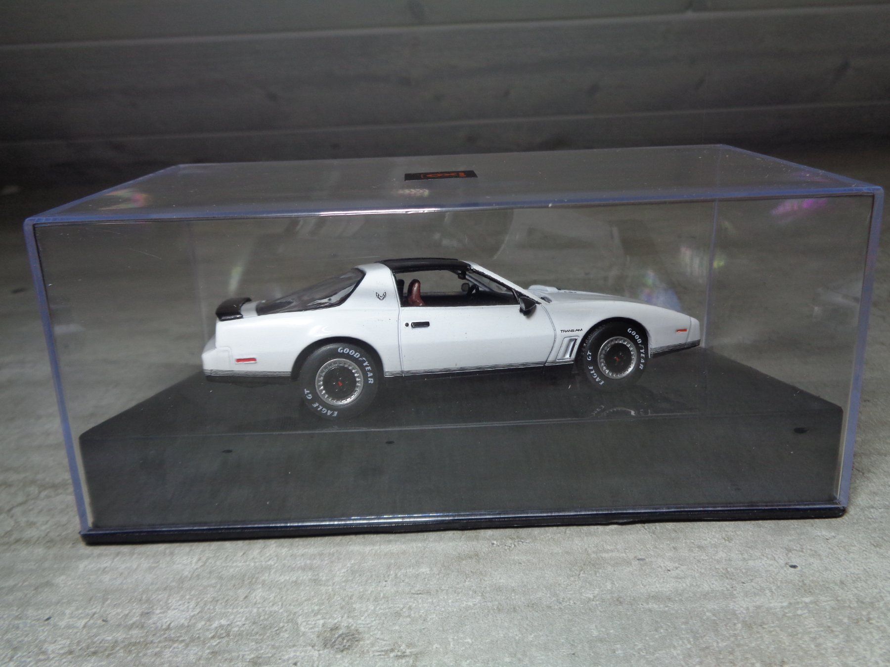 Pontiac Modellautos: Ixo 1:43 Classic Car Pontiac Firebird 1982 – Neu und originalverpackt aus Reconvilier von rallycar 3
