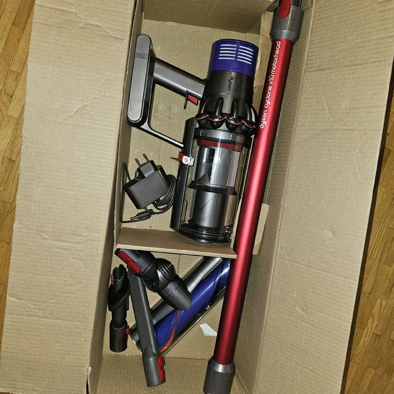 Dyson Aspirapolveri & Accessori: Dyson v10 Neuf – Nuovo (secondo la descrizione) da Plan les ouates venduto da Braun_charly