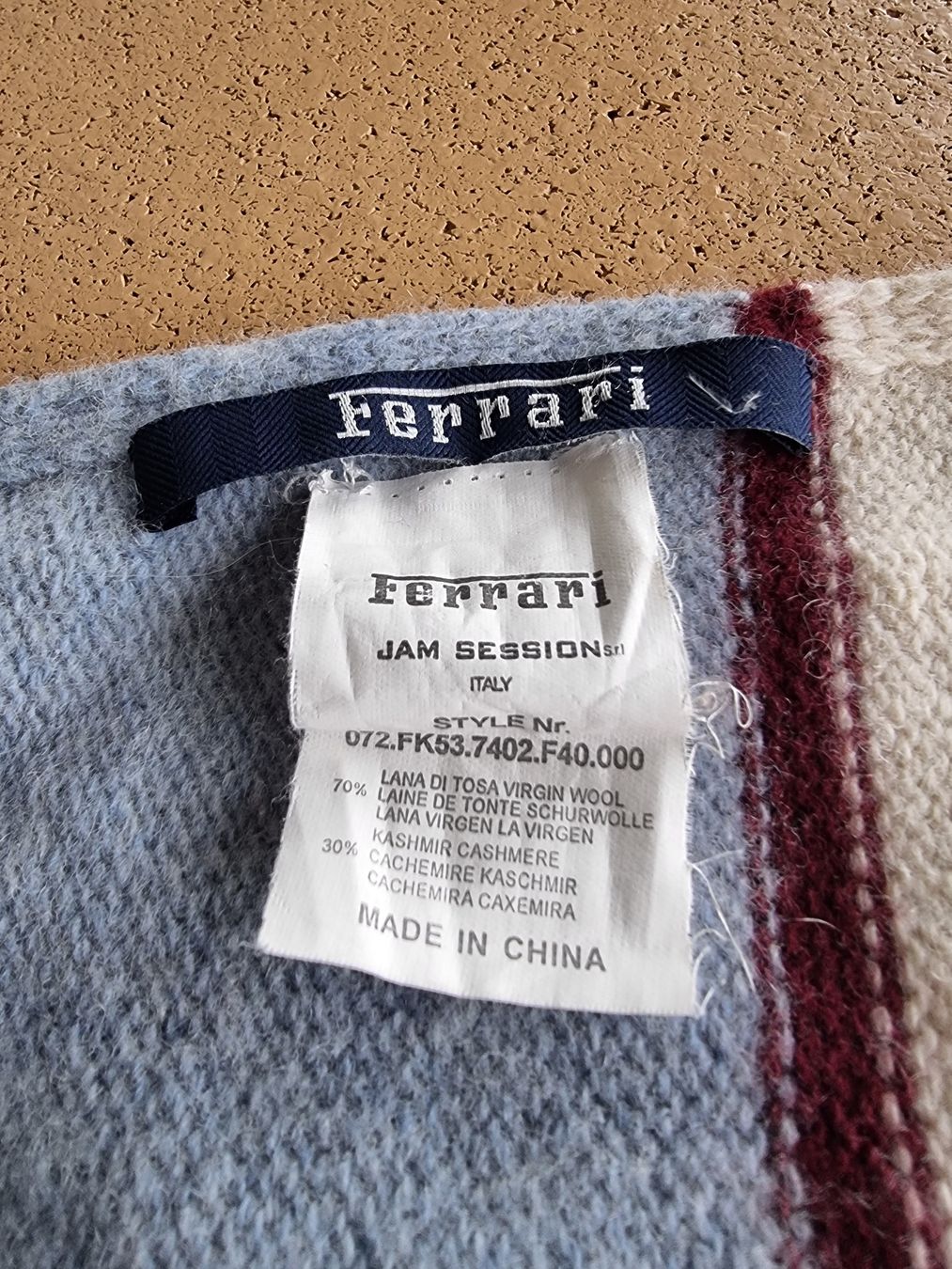 Altro abbigliamento per bambino: Echarpe d’enfant Ferrari – Usato da St-Gingolph venduto da GoldenKeys 4