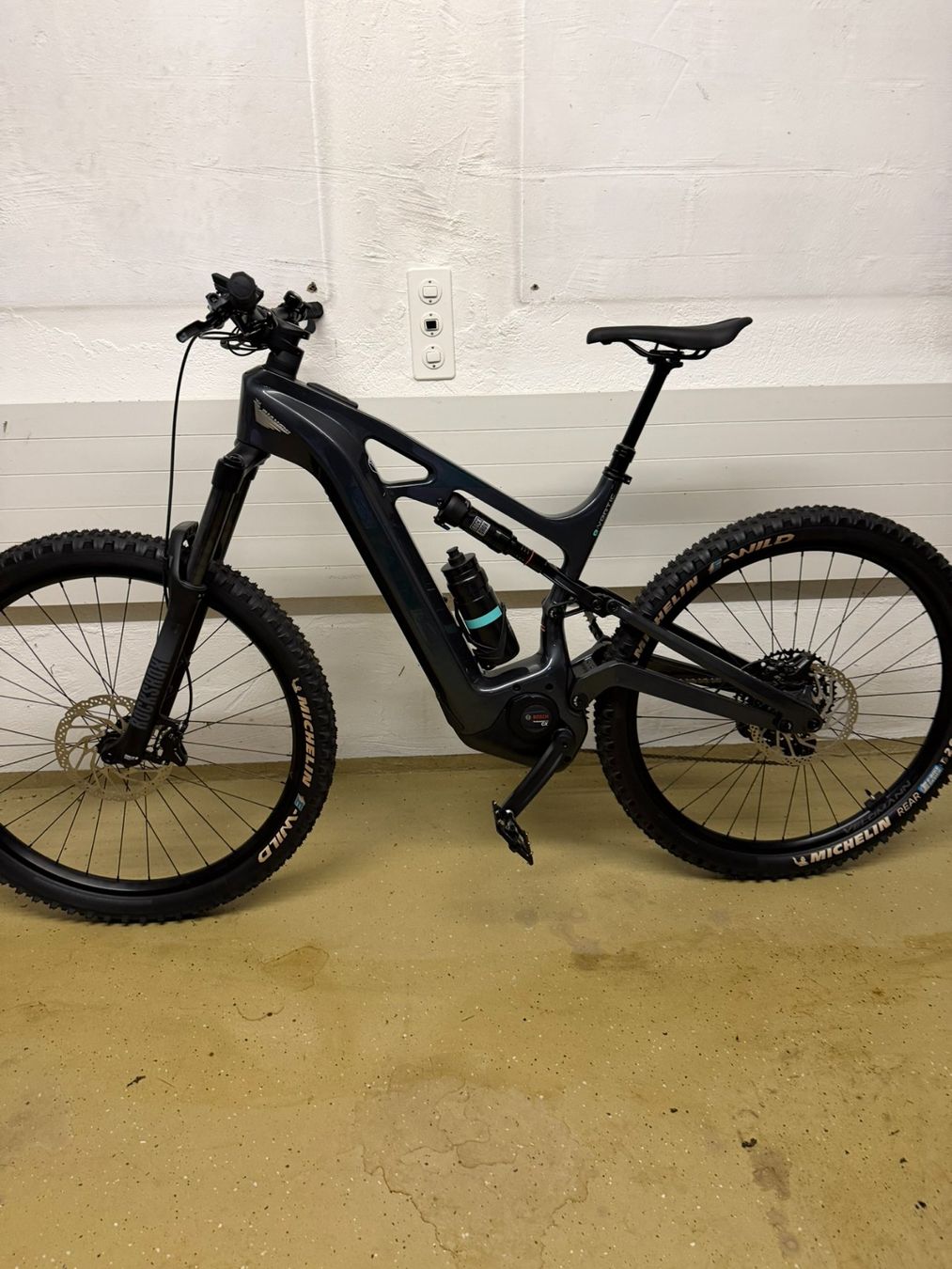 Bianchi Velos: Bianchi e-Vertic FX-Type PRO Carbon  Neuwertig nur 20km, L – Gebraucht aus Hausen am Albis von fed_ksv5 1