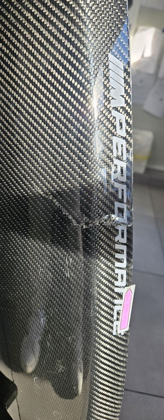 BMW Tutti pezzi di ricambio auto: Spoiler BMW M3 Evolution carbone – Difettoso da Châtel-St-Denis venduto da ameireles1973 4