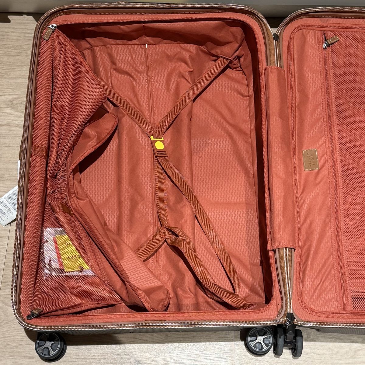 Delsey Valigie: Delsey Paris check-in luggage – Usato da Lausanne venduto da its_zl9h 9