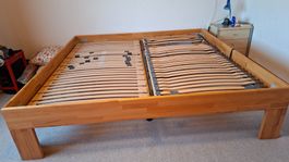 Doppelbett aus Holz