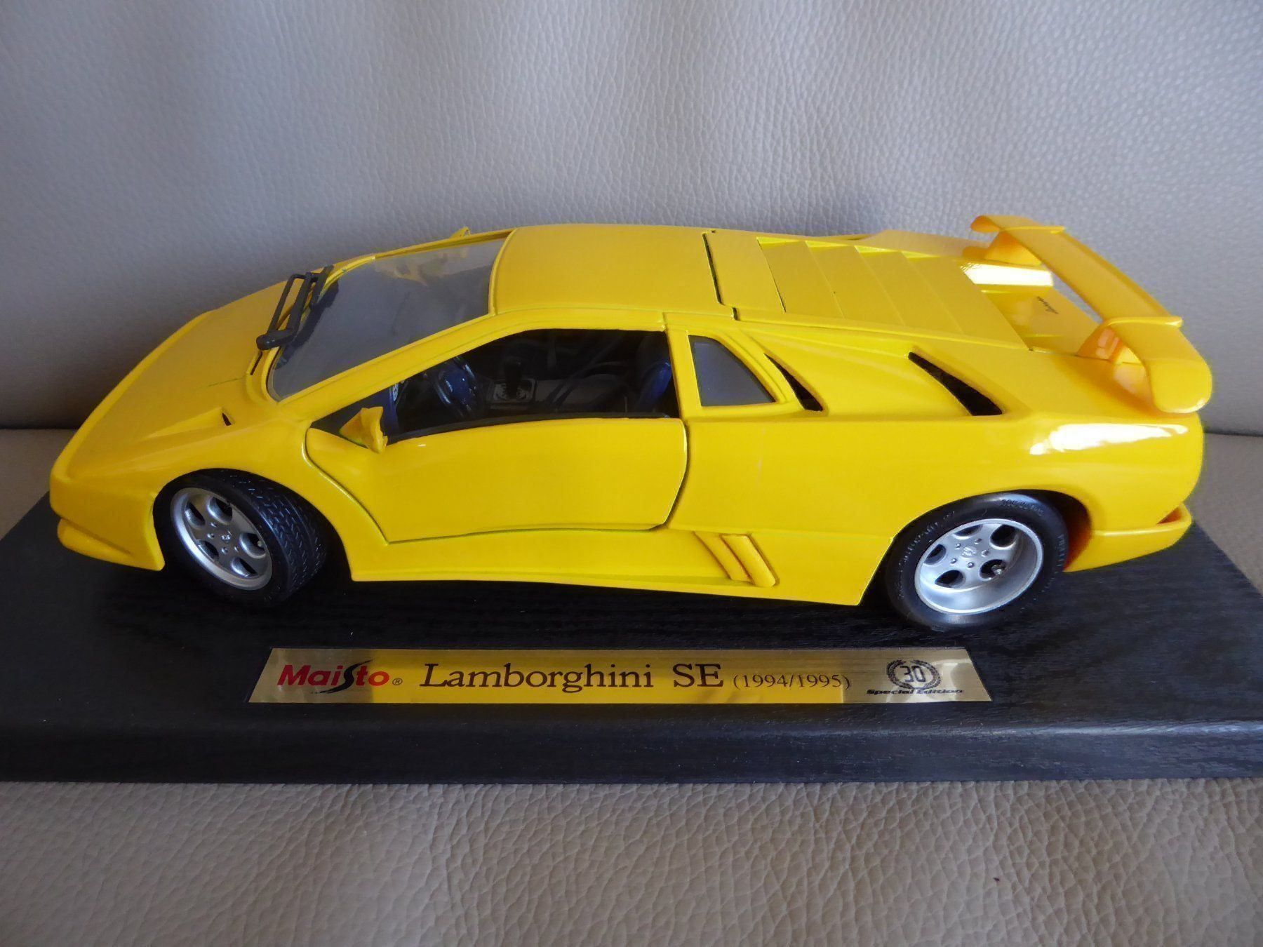 Lamborghini Modellautos: Lamborghini SE 1994/1995 1:18 – Neu (gemäss Beschreibung) aus Hettlingen von Zambole