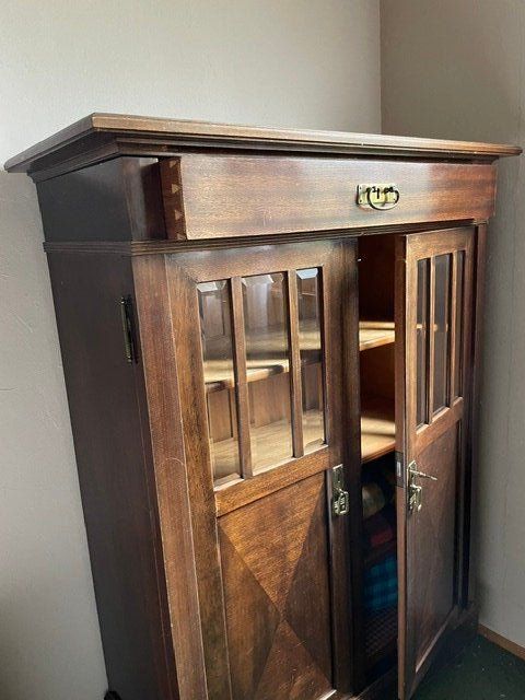 Tischset: Ensemble 1Schränkli, 1Tisch, 2Stühle – Gebraucht aus Luzern von So_5217