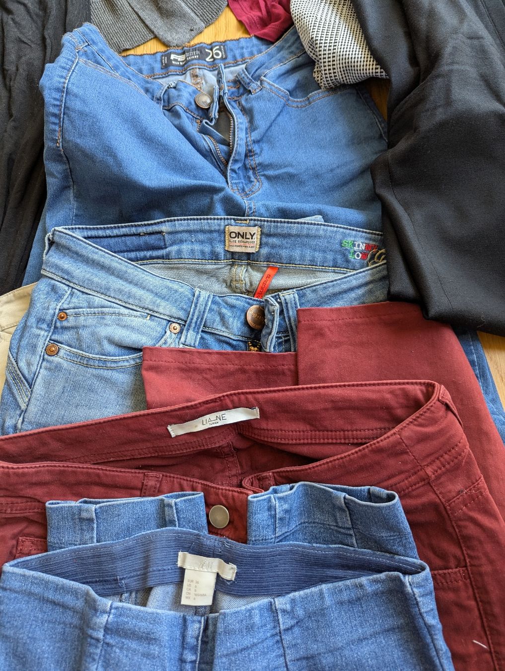 Lotti di vestiti: Damen Kleiderpaket Grösse S – Usato da Wallisellen venduto da Taurusit 1