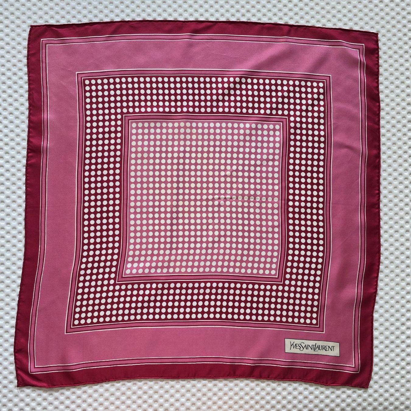 Saint Laurent Foulards, Tücher & Schals: YSL Seidentuch 58×58 cm – Gebraucht aus Zürich von LIMAR 1