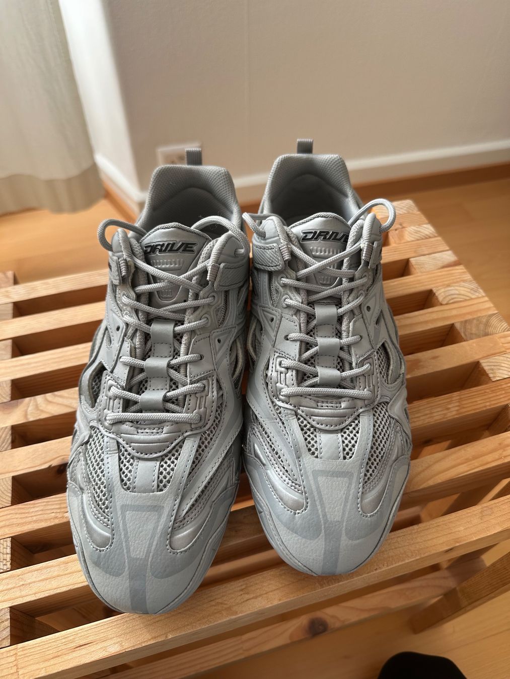 Balenciaga Scarpe da uomo: Balenciaga Drive Sneaker Grey – Usato da Luzern venduto da lenny.scm 2