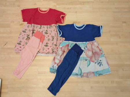 2x Röckli mit 3/4 Leggins Gr. 92