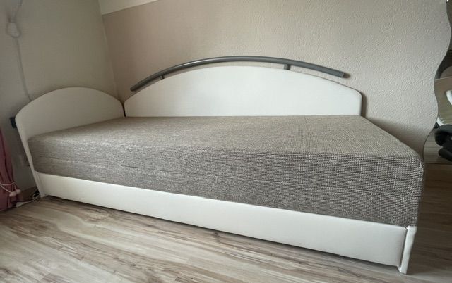 Betten: Bettsofa / Polsterliege – Gebraucht aus Arni BE von Evodia 2