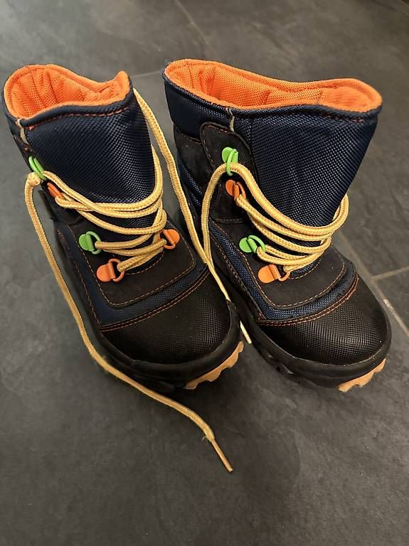 Scarpe da uomo: Kinderschuhe Gr.25 – Usato da Bern venduto da zah_yd97