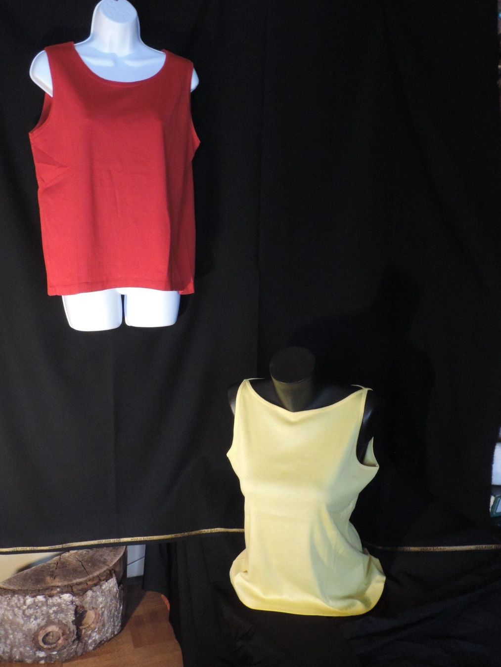 Lotti di vestiti: 2 débardeurs jaune rouge coton – Usato da Genève venduto da Axelle333 1