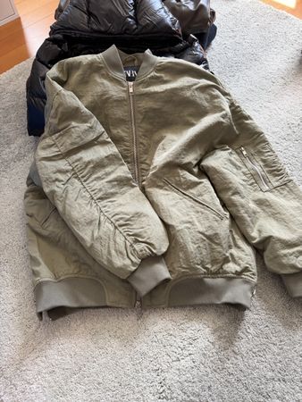 Bomber jacket Zara green size XS good condition