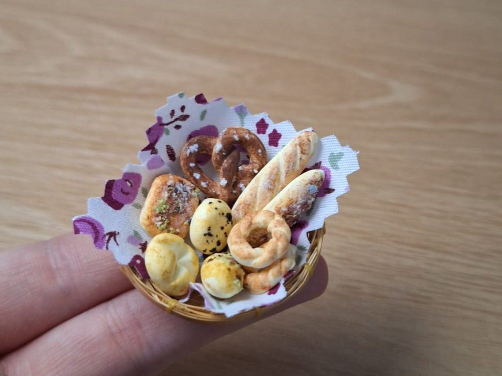 Maisons & Meubles de poupées: Korb mit Handmade Brötli – Neuf (Voir description) à Zürich par HandmadeTinyFood 3