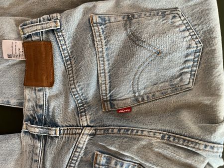 Klassische Levis Ripcage Straight Ankle Jeans