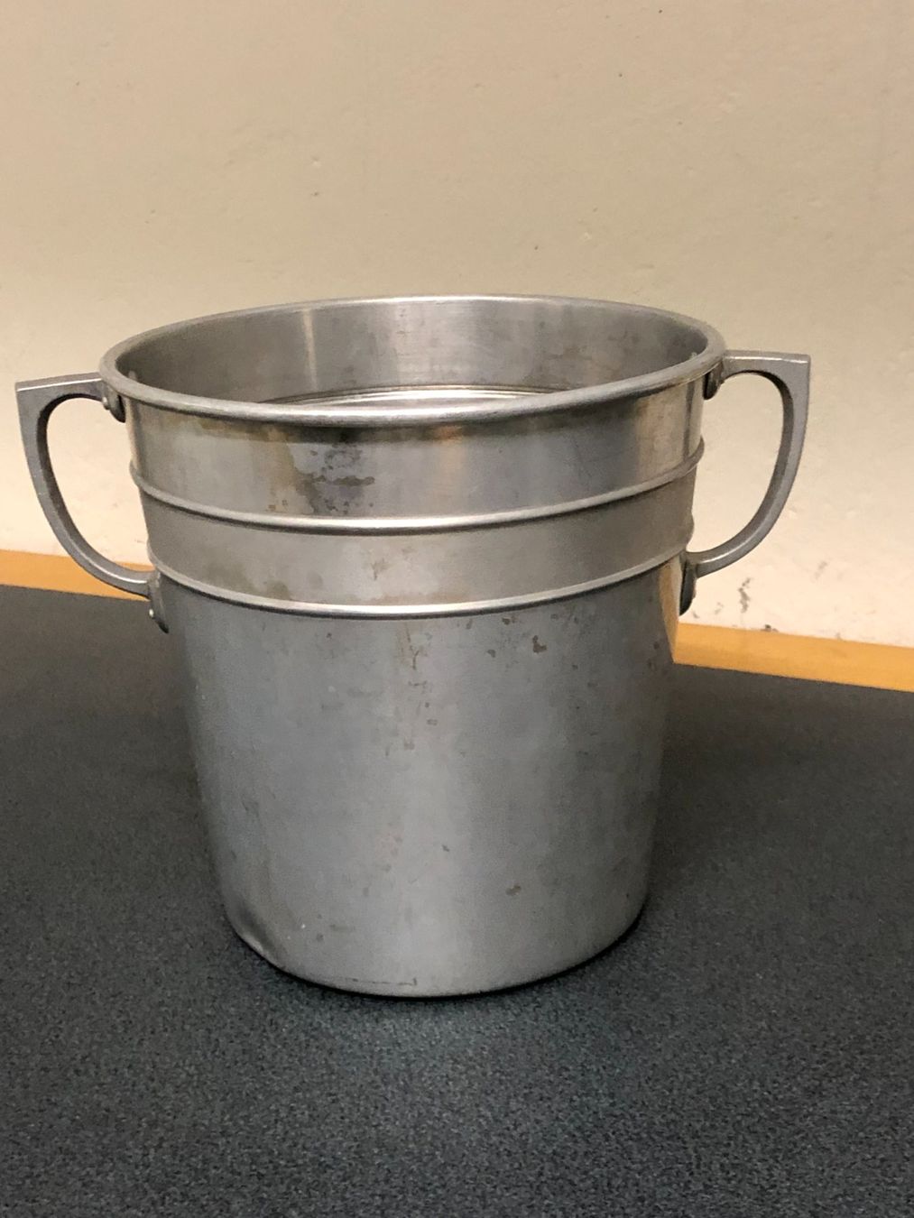 Sonstiges: Weinkühler Champagnerkühler Aluminium – Gebraucht aus Zürich von dojoal64