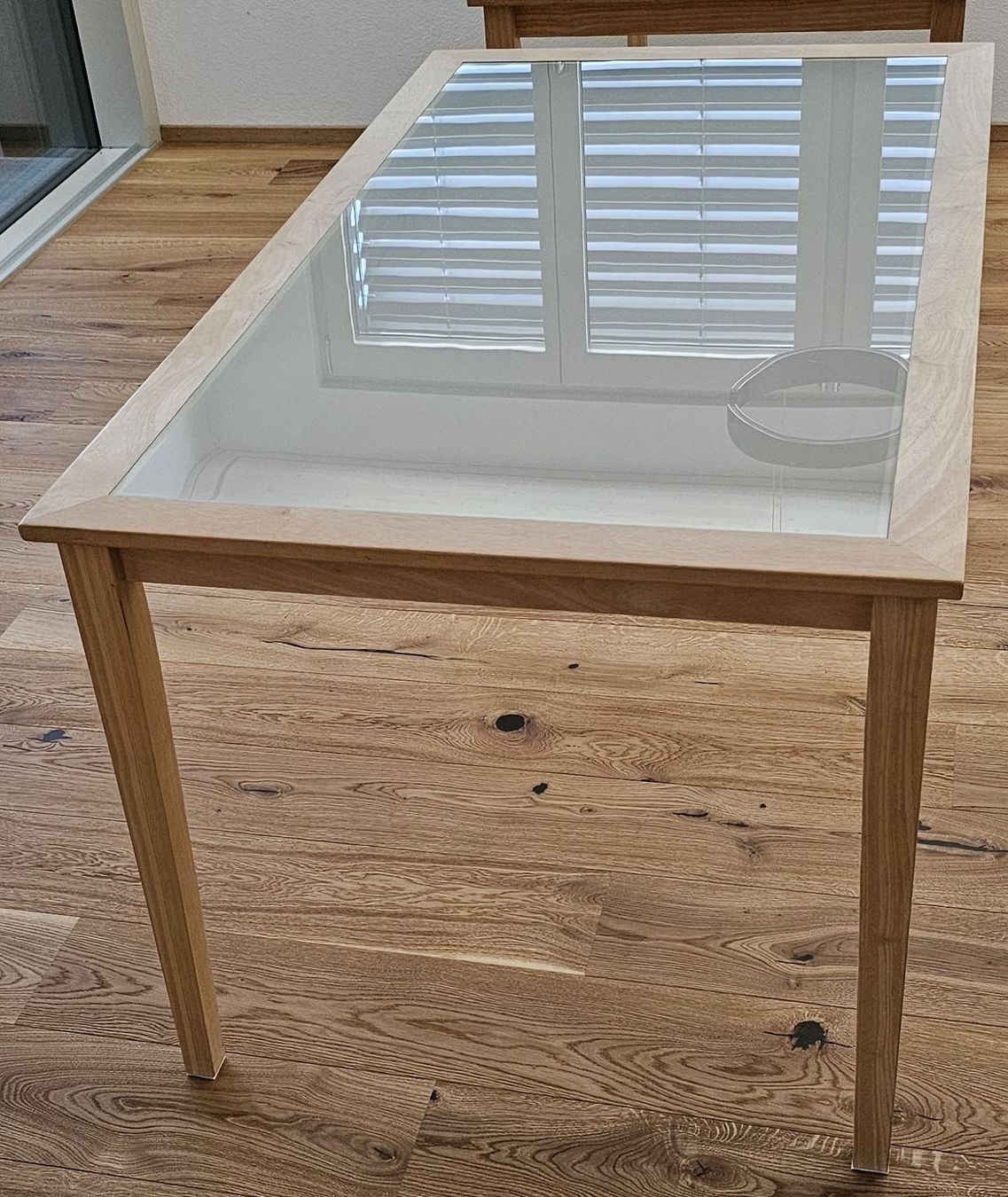 Tables: Ess- oder Wohnzimmertisch mit Glas-Tischplatte – D'occasion à Giswil par Kubauz 3