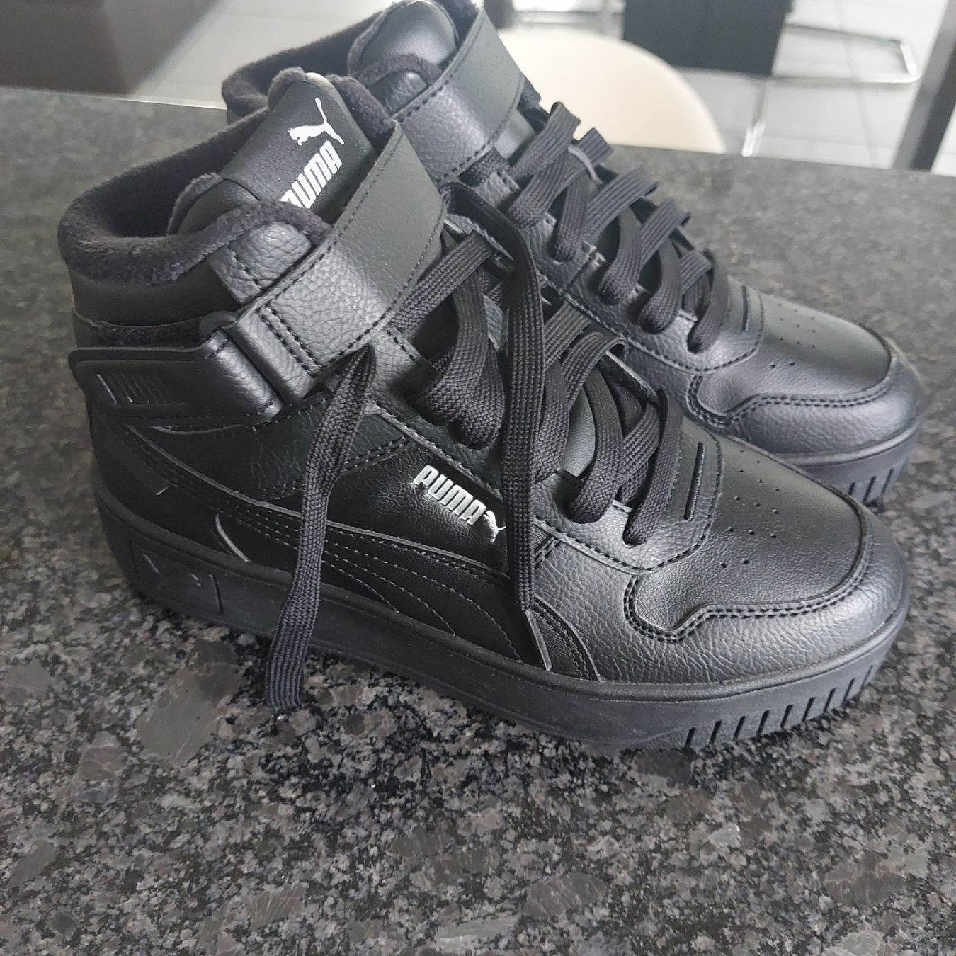 Puma Schuhe für Mädchen: Schuhe Sneaker, Schwarz,NEUI, Grösse 37.5 – Neu und originalverpackt aus Erlinsbach SO von Inspirierend