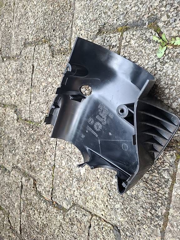 VW Tutti pezzi di ricambio auto: Lenksäulenverkleidung - Golf 2 / Jetta 2 – Usato da Wattwil venduto da Domiii04 1