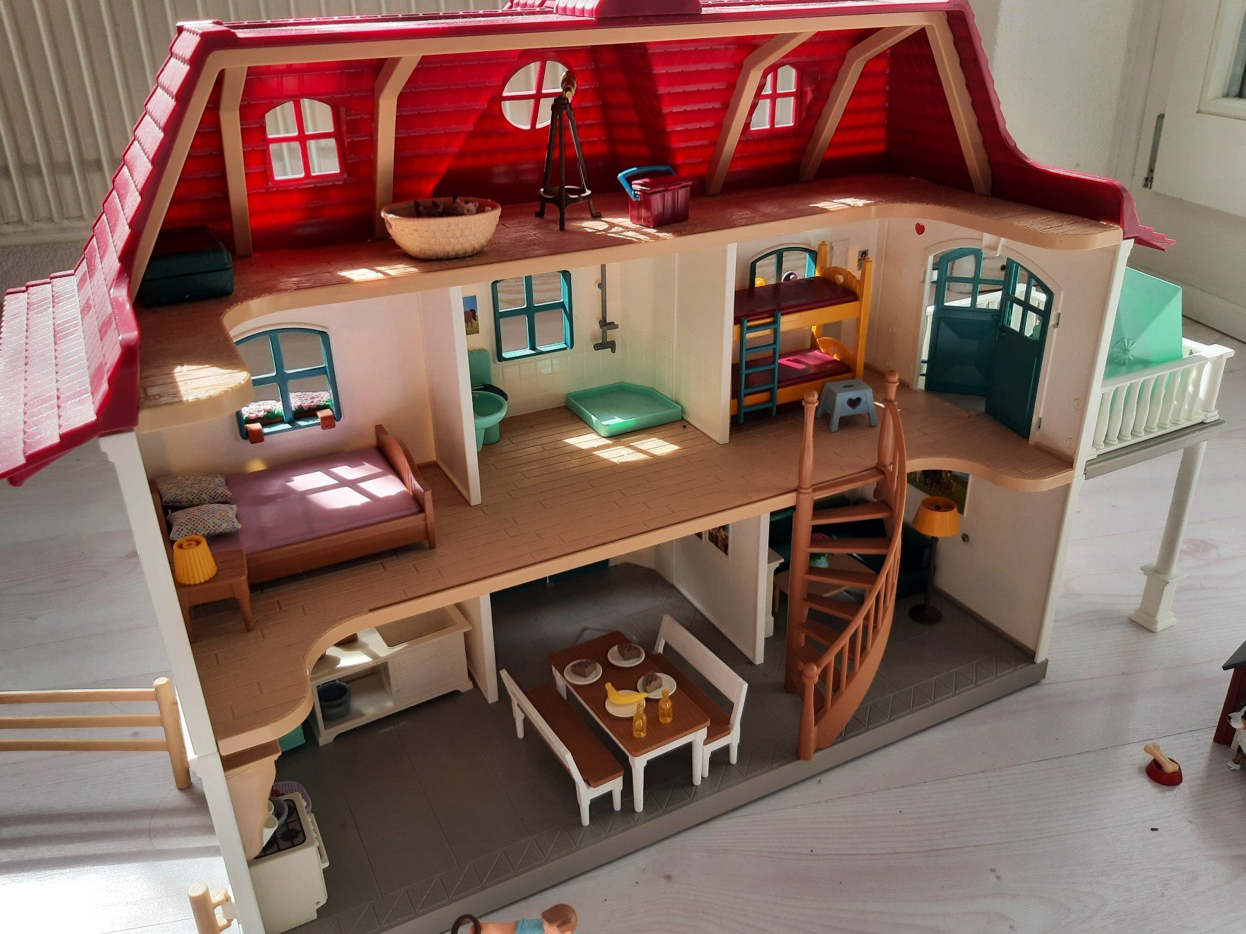 Schleich Giocattoli: Schleich Haus mit Stall – Usato da Sissach venduto da DieNetteDame
