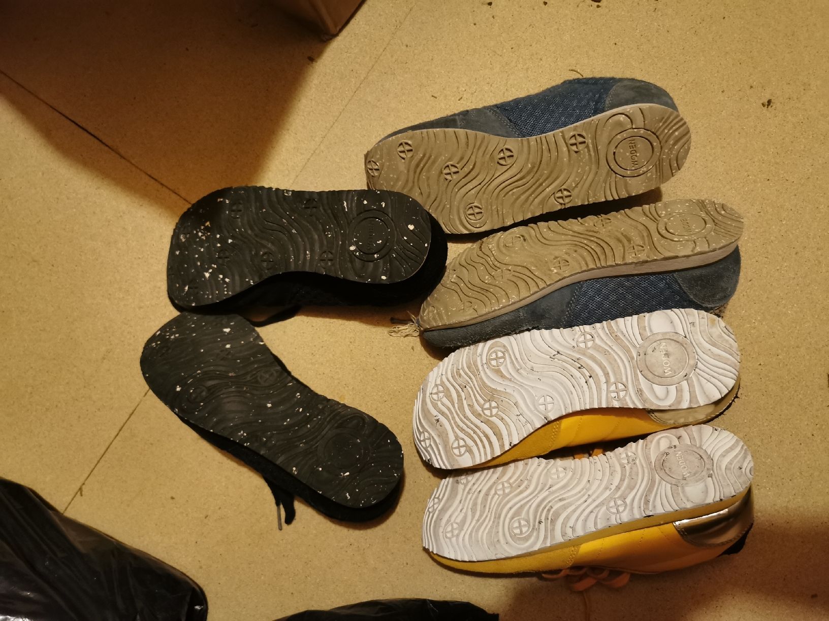 Scarpe da donna: 3 Paar Sneakers Gr. 38 Frühlingsstil – Usato da Fulenbach venduto da meje0081 3