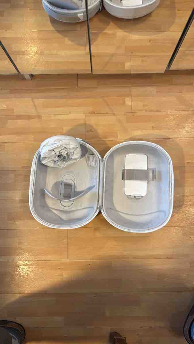 Apple Covers & Schutzfolien: Apple Vision Pro Travel Case – Neu und originalverpackt aus Zermatt von Toscani 1