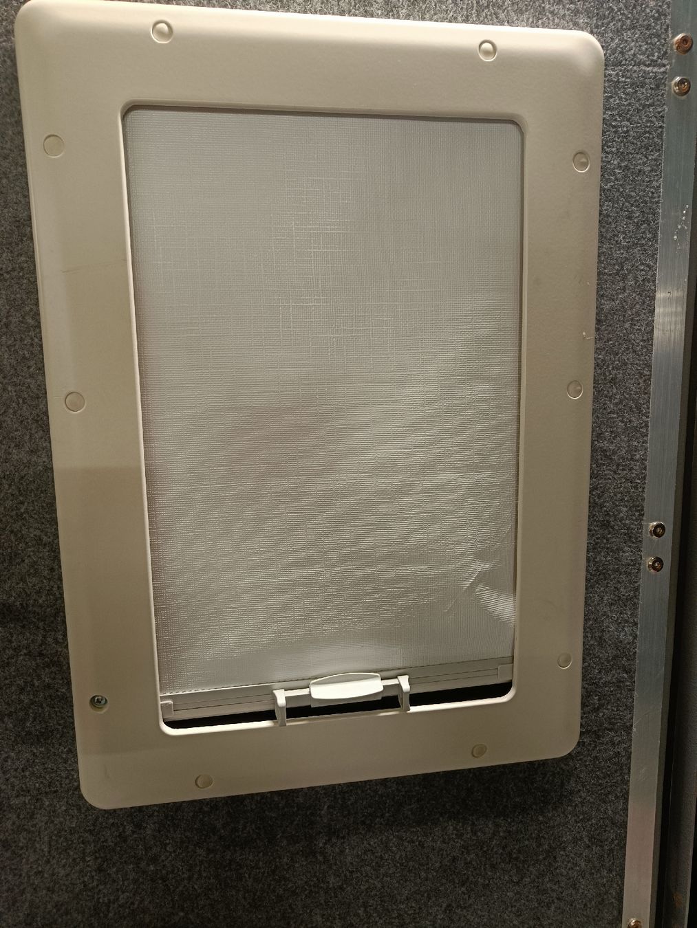 Dometic Finestre: Dometic Fensterrahmen 350x500 – Usato da Kloten venduto da fbloch01 4
