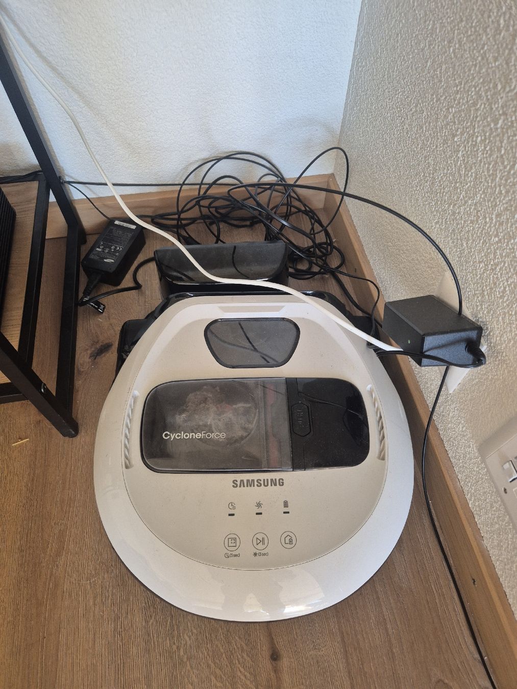 Samsung Aspirateurs & Accessoires: Samsung Saugroboter / Roboterstaubsauger CycloneForce – D'occasion à Steinhausen par hot_f8vj