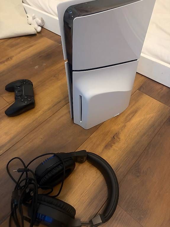 Sony Consoles: PlayStation 5 – D'occasion à Fribourg par gue_7vsk