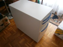 Buro mit schubladen