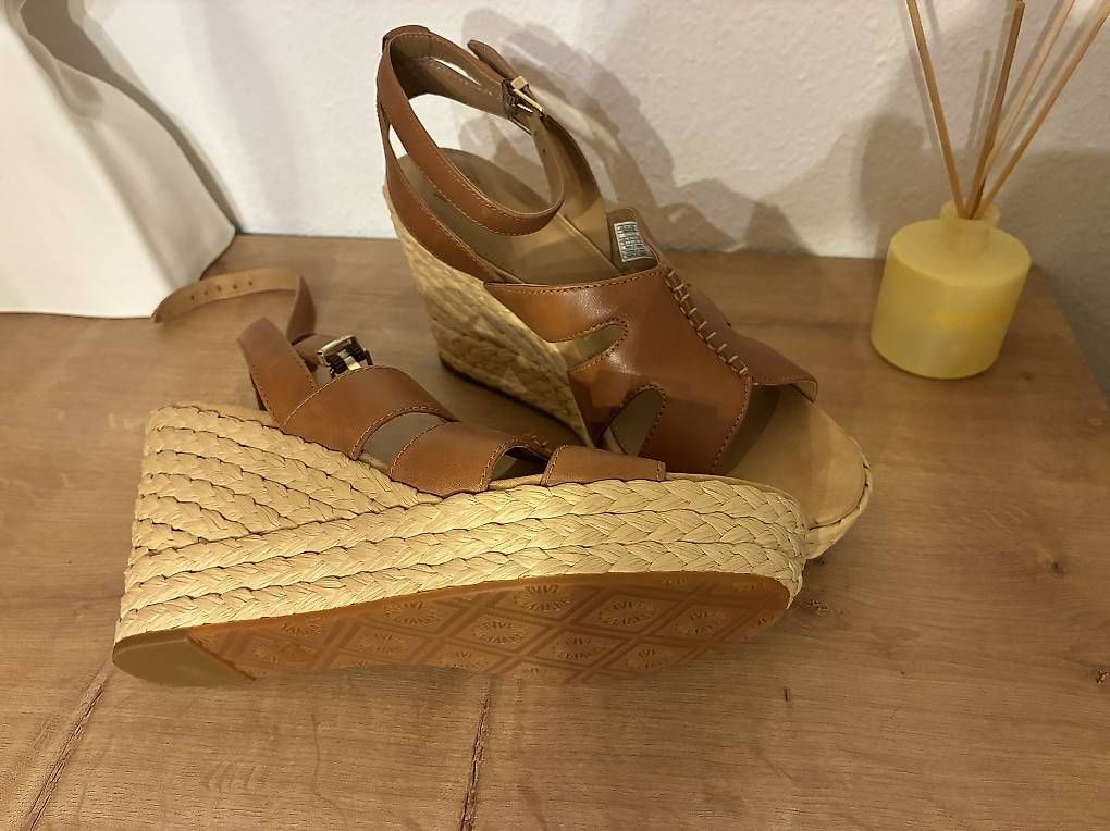 Ugg Scarpe da donna: Ugg Keilsandaletten, Gr. 41 – Nuovo (secondo la descrizione) da Gibswil venduto da Miratec 1