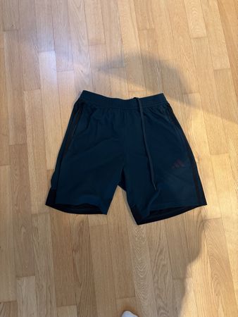 Adidas Short‘s, grün, Grösse L, neuwertig