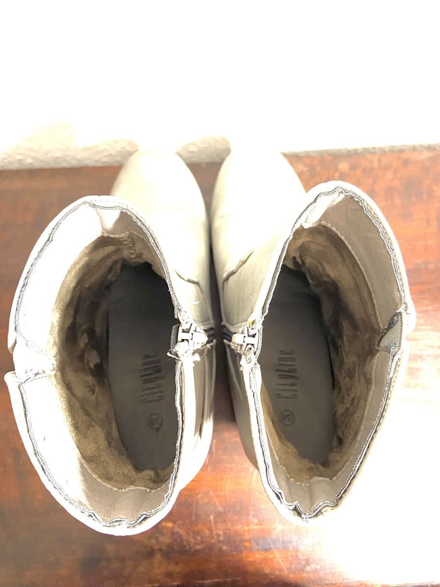 Scarpe da donna: Stiefeletten Vintage Look Gr. 38 hellgrau Cityline – Usato da Fislisbach venduto da KolibriSecondhand 7
