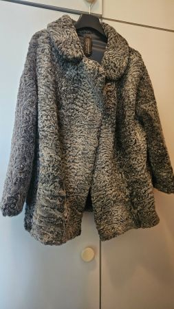 Pelliccia corta in Astrakan grigio tg.L Fourfurriers