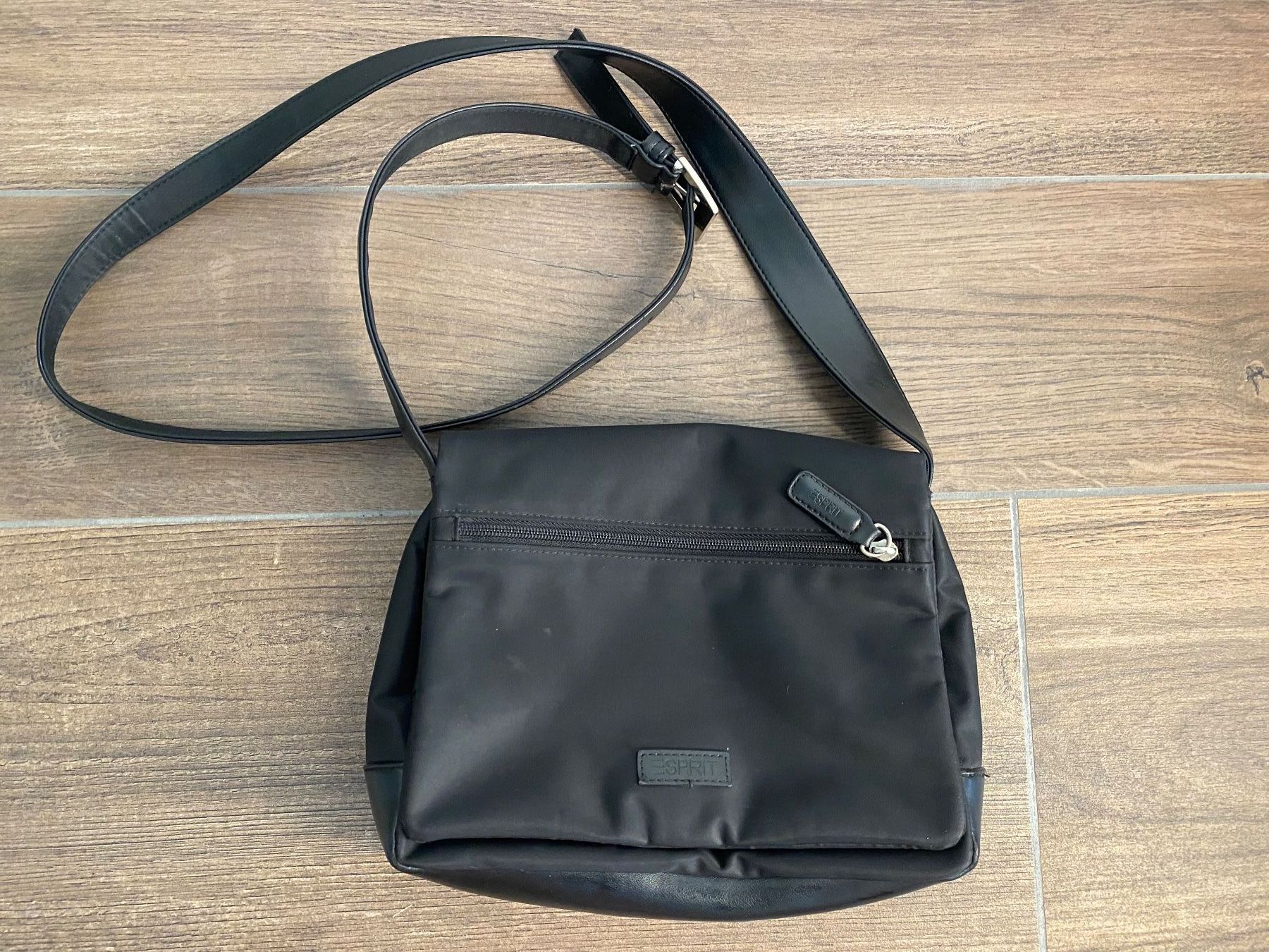 Esprit Borse da donna: Esprit Umhängetasche schwarz – Usato da Pratteln venduto da a23_j2gs