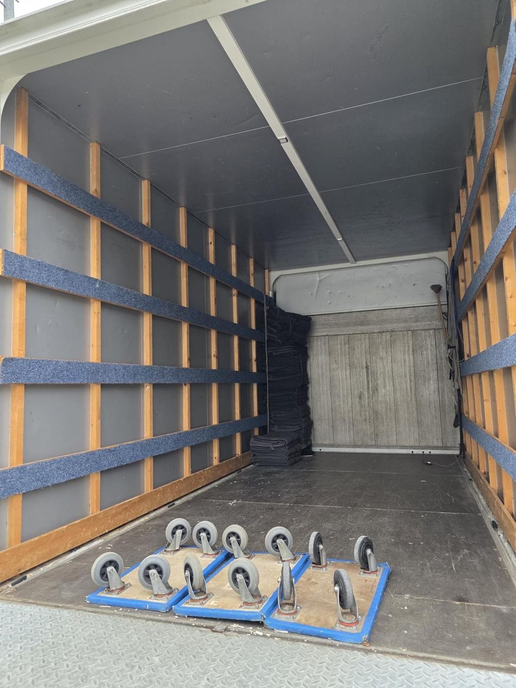 Vezeko Rimorchi: Anhänger 3.5t mit Hebebühne – Usato da Hunzenschwil venduto da mab_786b 1