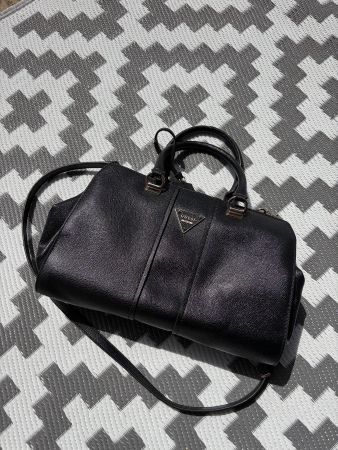 Handtasche schwarz Guess