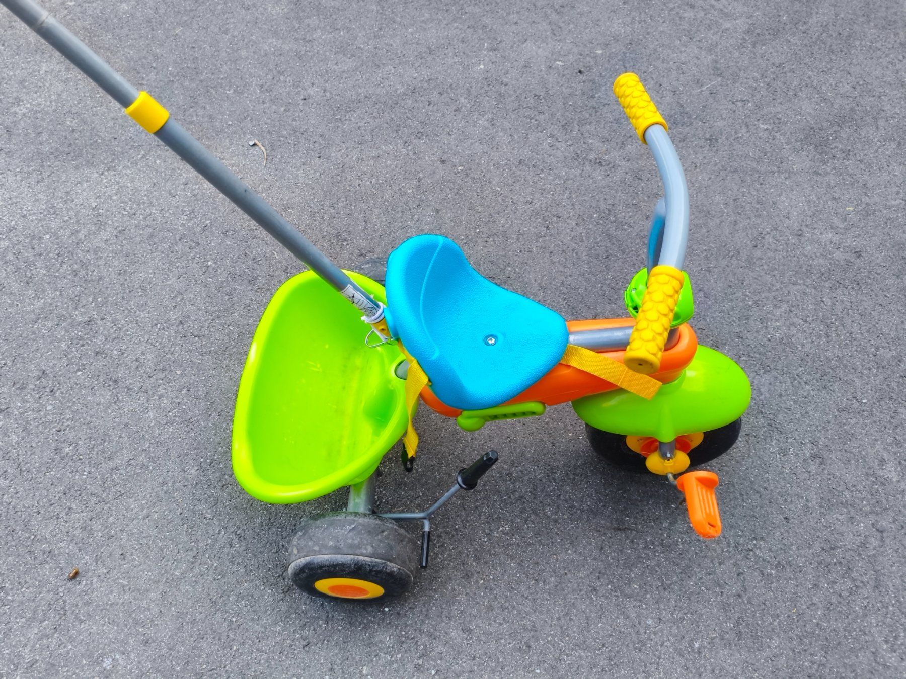 Veicoli per bambini: Dreirad mit Schiebestange – Usato da Sursee venduto da lou19
