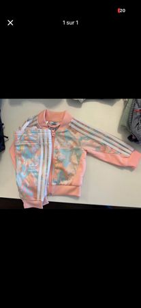 Ensemble Adidas bébé, rose pastel, taille 6 mois.