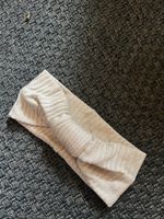 Fein gestricktes Stirnband mit Schleife 
