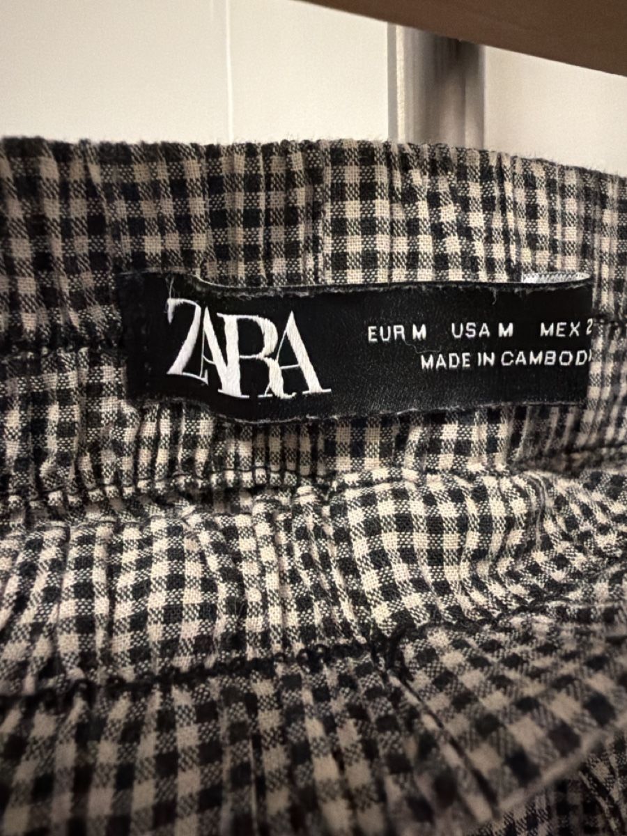 Zara Pantalons: Tiered Shorts Black/White Checkered Size M – D'occasion à Zürich par cme_ft9l 2