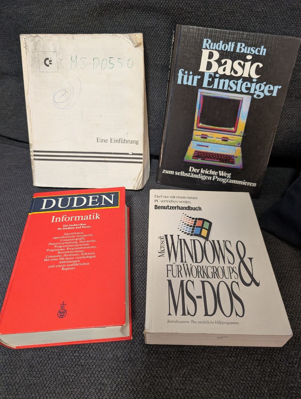 Libri: Retro Computerbücher MS-DOS, Windows, BASIC, Duden – Usato da Roggwil BE venduto da MA-4900