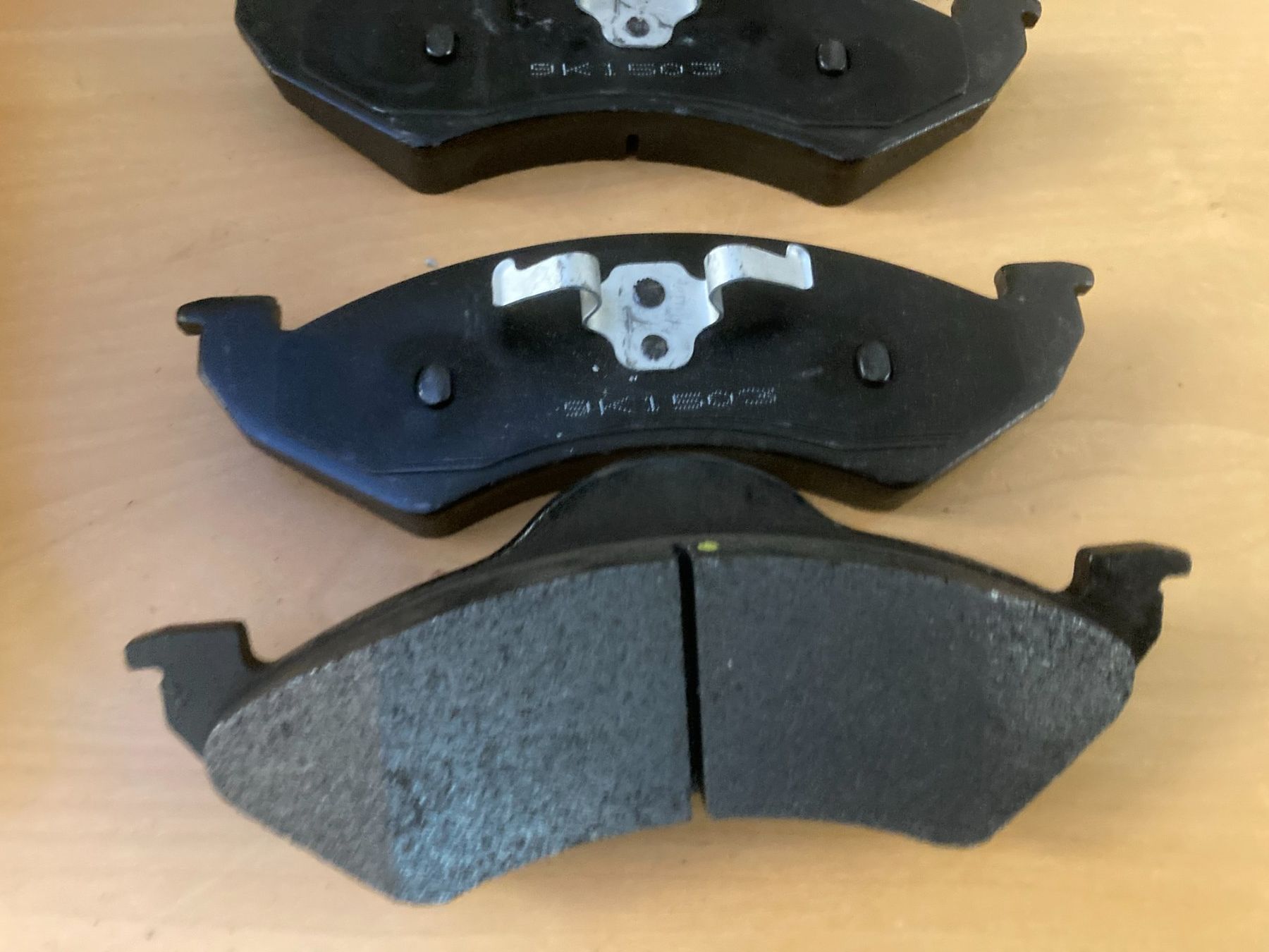 Dodge Tutti pezzi di ricambio auto: Dodge Durango Bremsklötze vorne Mopar 05016167AC – Nuovo e nell'imballaggio originale da Cham venduto da WB2223 2