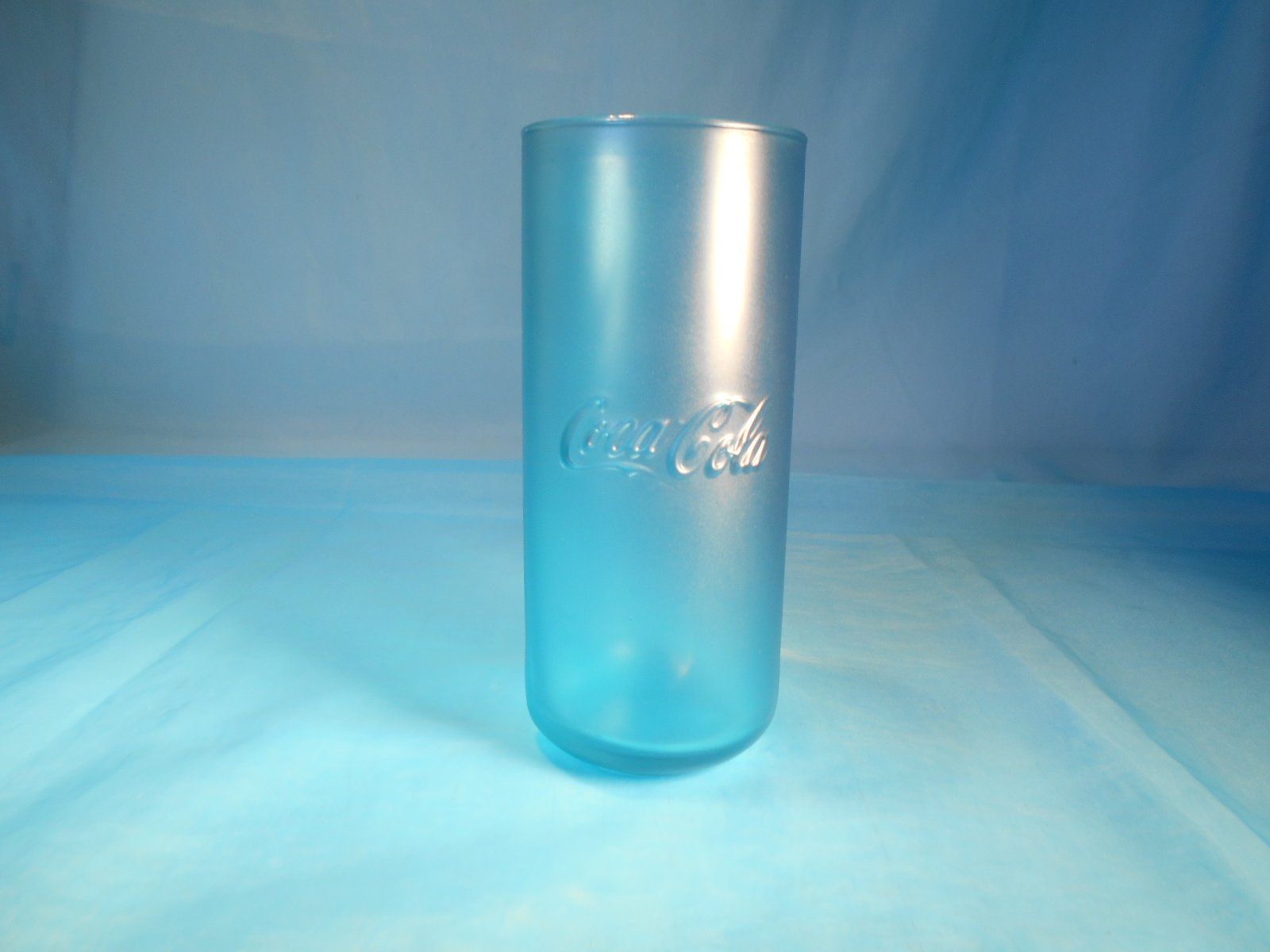 Coca-Cola Gläser: CocaCola Trinkglas, schillerndes Blau – Gebraucht aus Bellach von JingleCherry