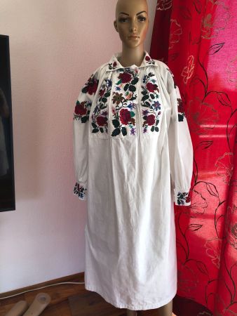 Rock Kleid antike Tracht Ukraina Strickereien