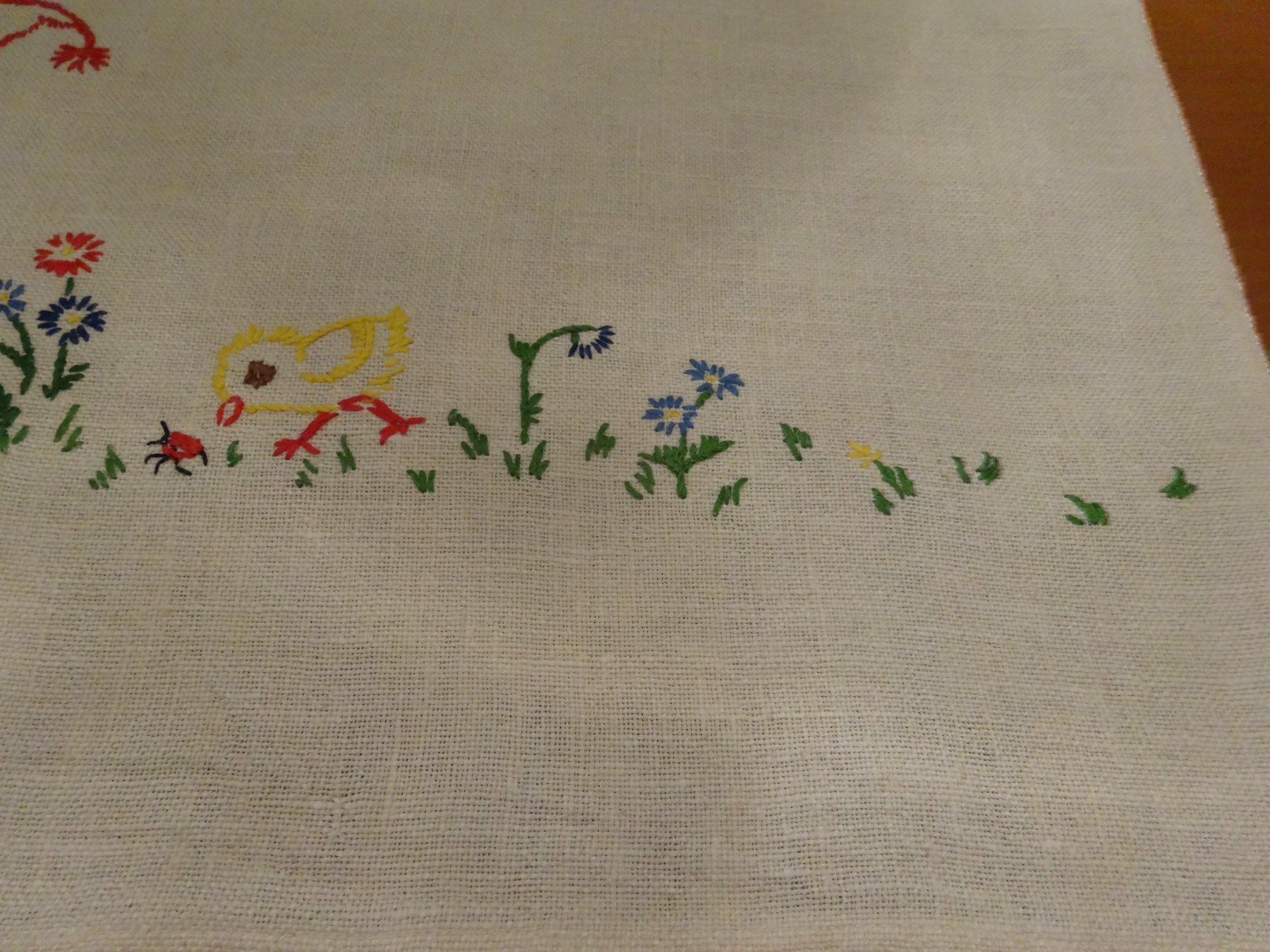 Tutte le decorazioni: Milieu de table- lin brodé main – Nuovo e nell'imballaggio originale da Biel/Bienne venduto da milamila02 6
