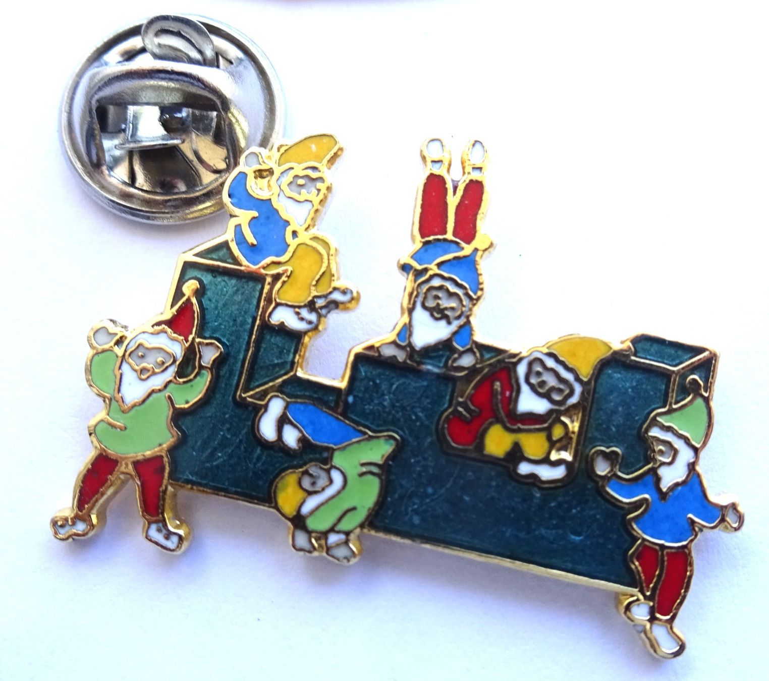 Placchette & Badge: Pin 7 Zwerge  Kinderbuch – Usato da Utzenstorf venduto da BUtter81